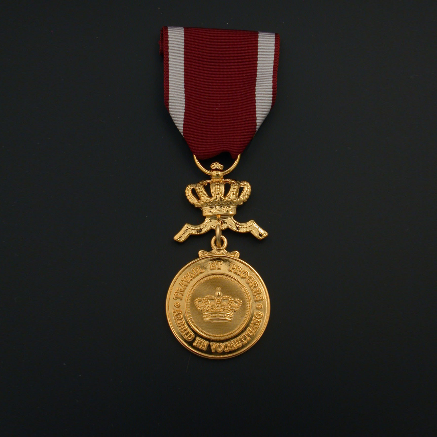 officieel-ereteken-kroonorde-gouden-medaille-01-01-03-kroonorde-gouden-medaille-officieel-model.jpg