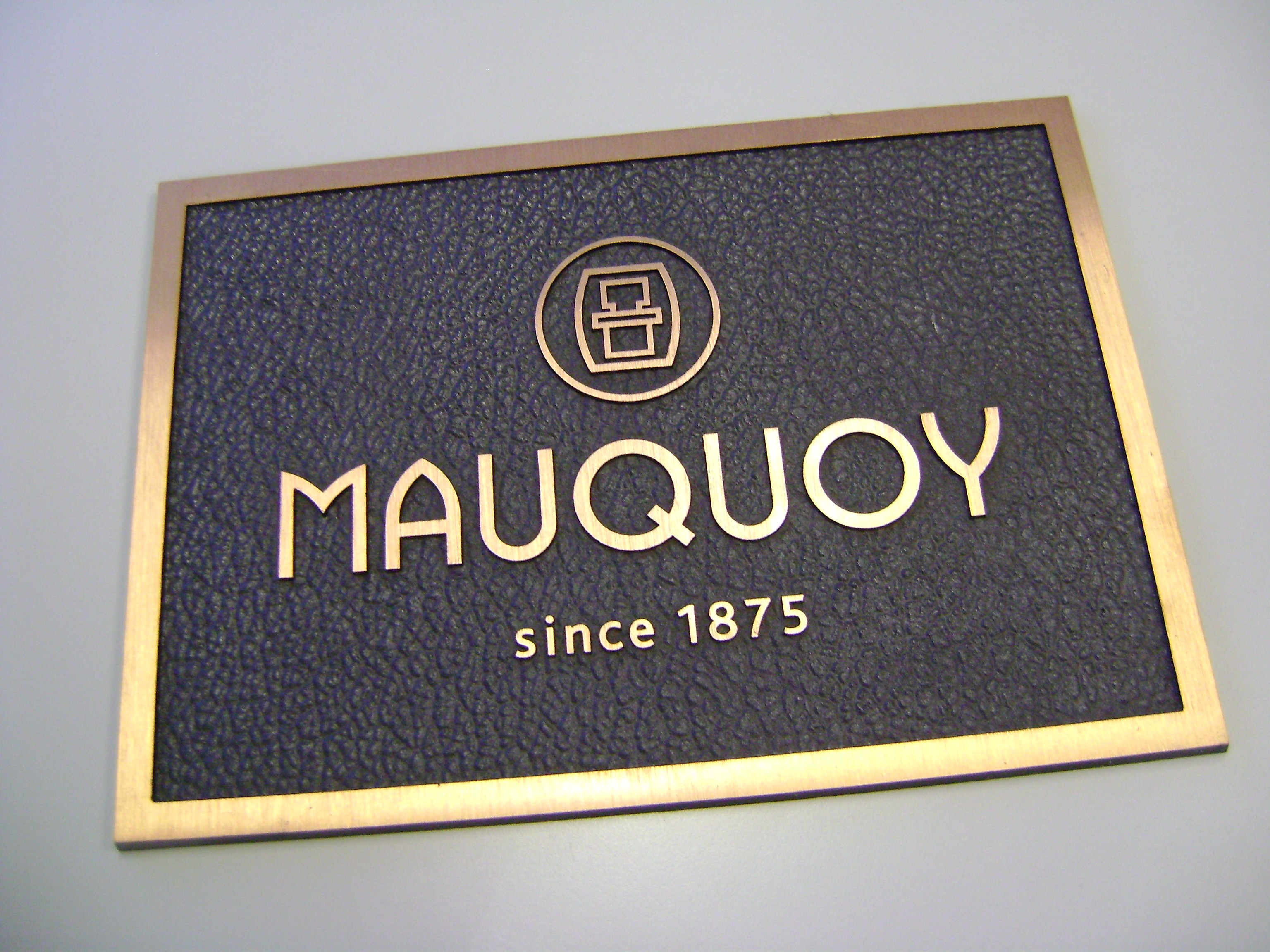 mauquoy-naamplaat-brons.jpg