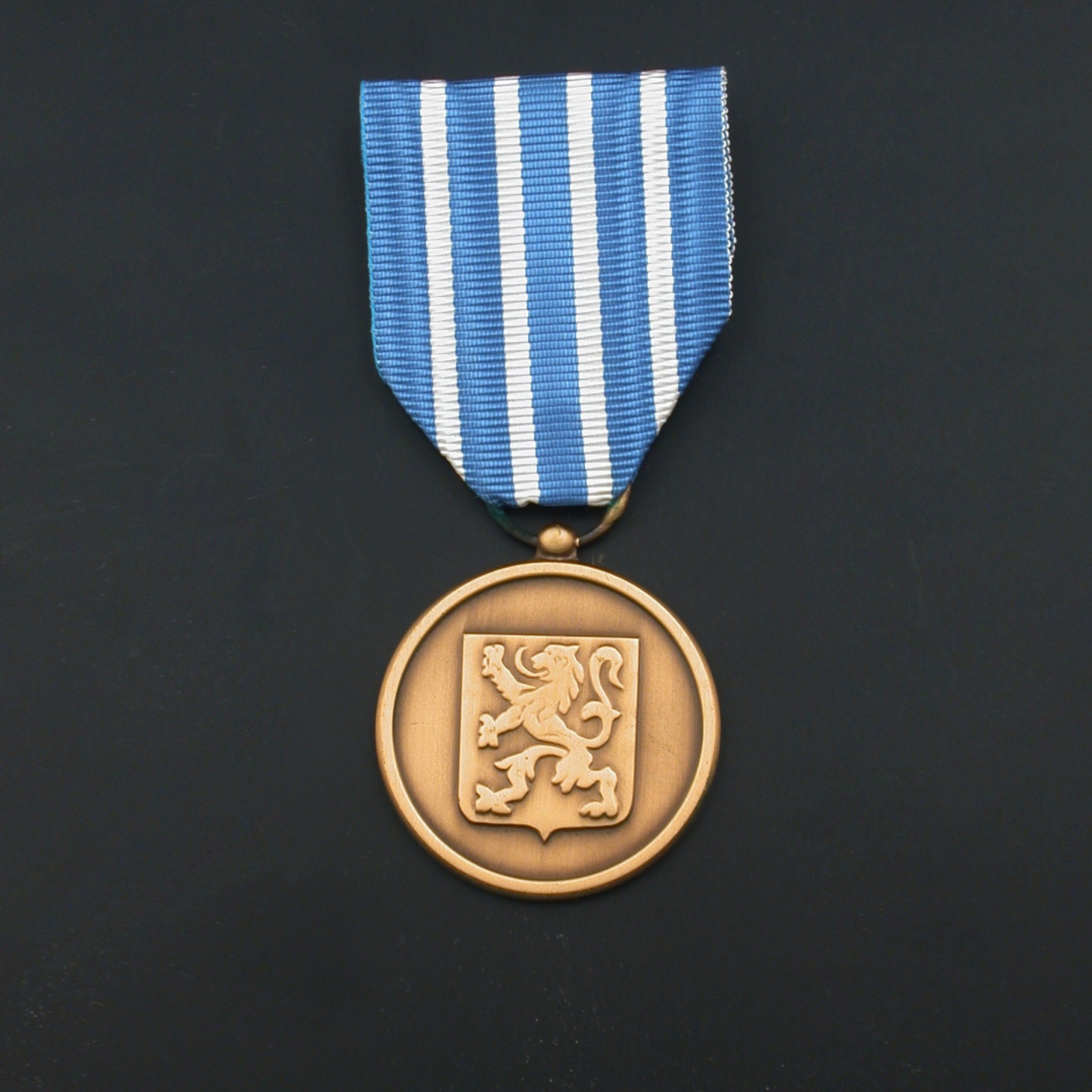 officieel-oorlogsereteken-medaille-voor-militaire-verdienste-01-01-10-oorlog-militaire-verdienste-officieel-model.jpg