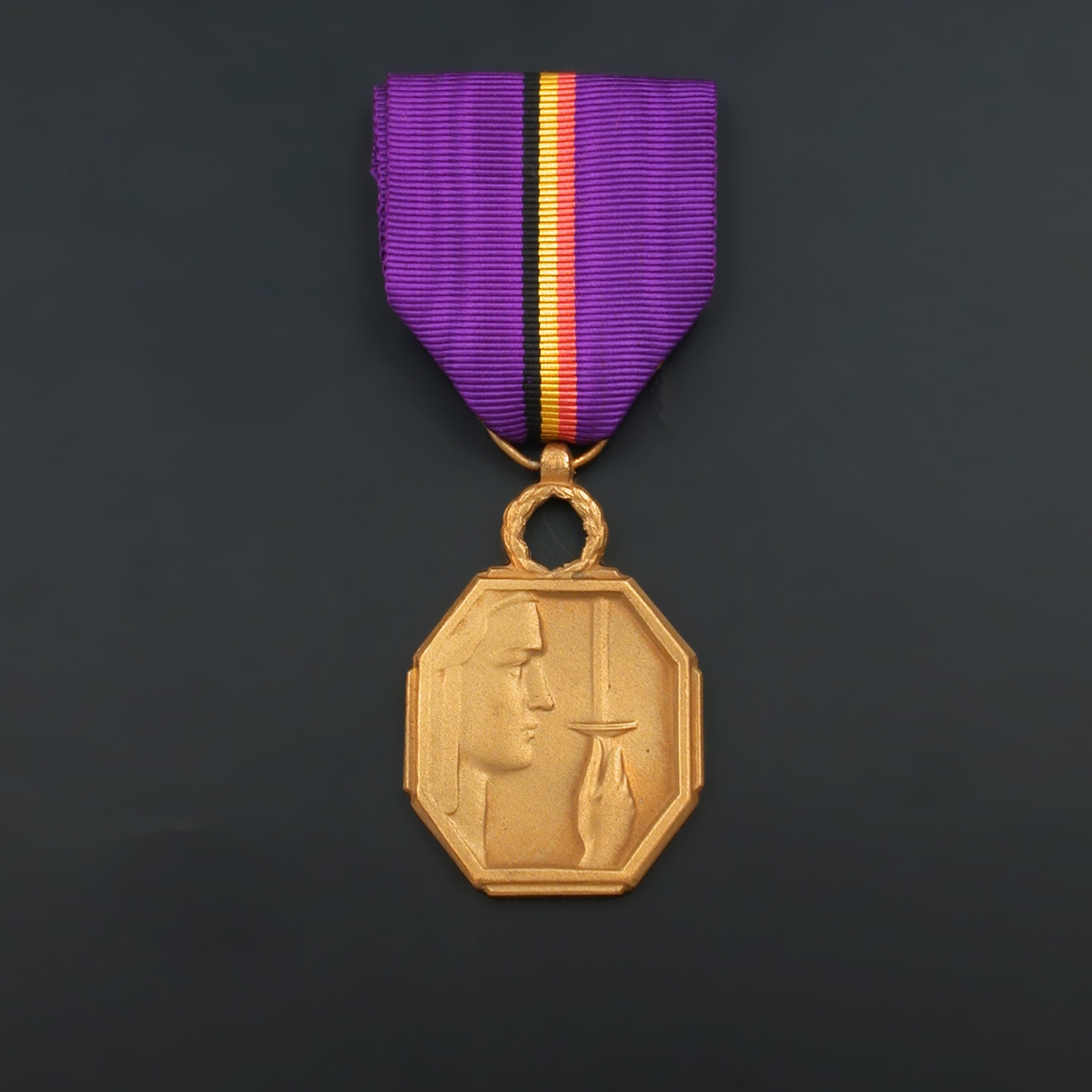 officieel-oorlogsereteken-medaille-voor-nationale-erkentelijkheid-01-01-10-oorlog-nationale-erkentelijkheid-officieel-model.jpg