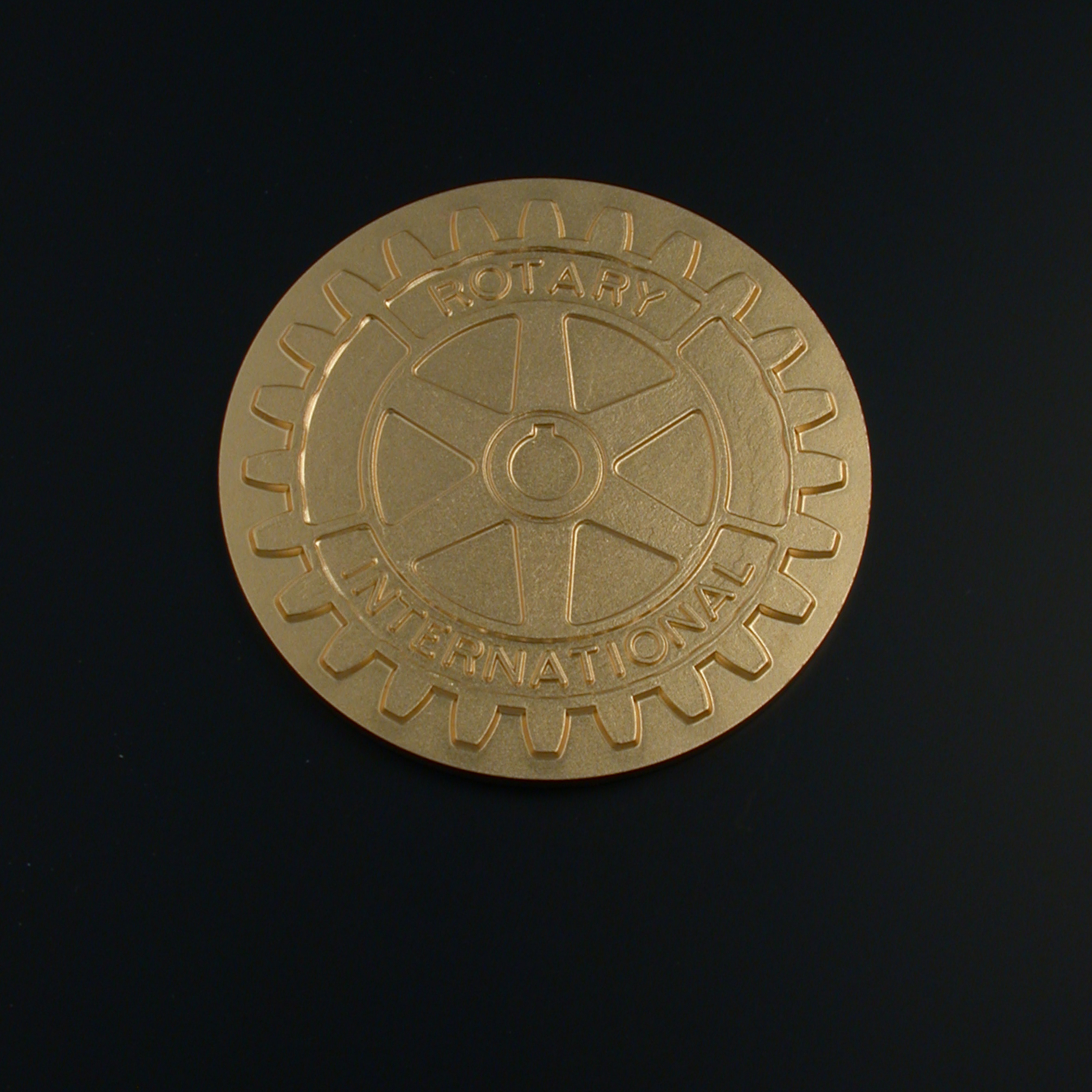 06-01-24-rotary-medaille-goudkleurig.jpg